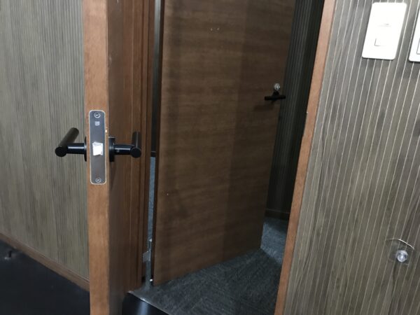 防音 音楽スタジオ 杉並区 高井戸 ダンス 教室　防音扉